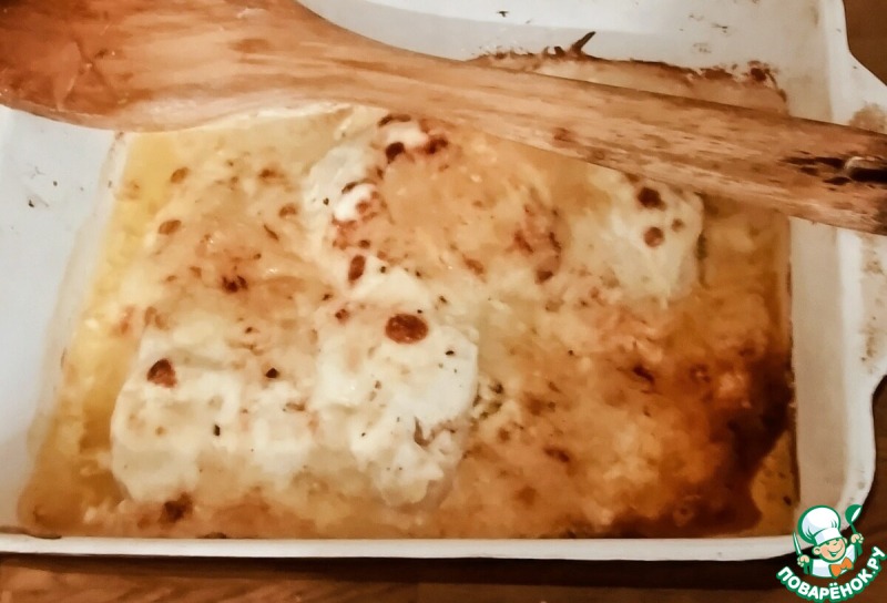 Треска, запечённая под сметаной с пармезаном