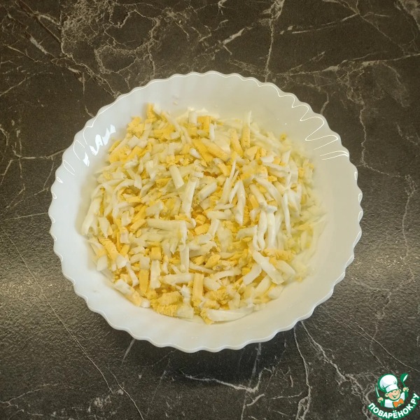 Рулет из лаваша с сайрой и сыром