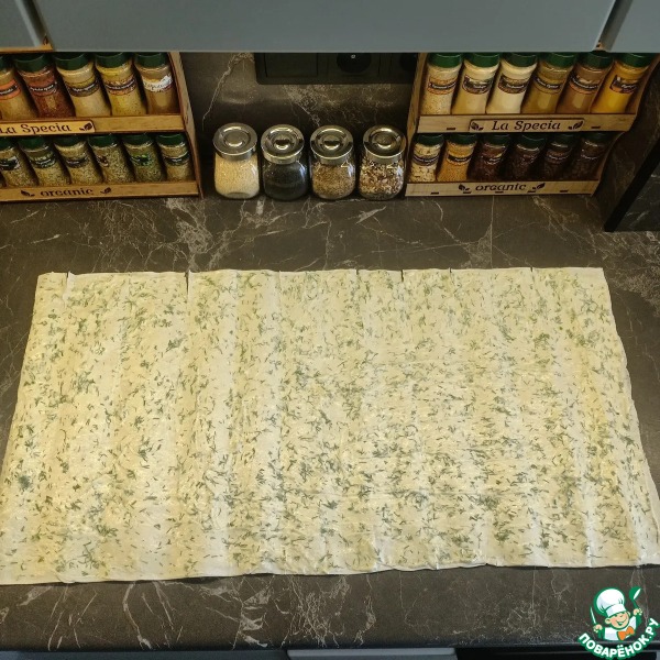 Рулет из лаваша с сайрой и сыром