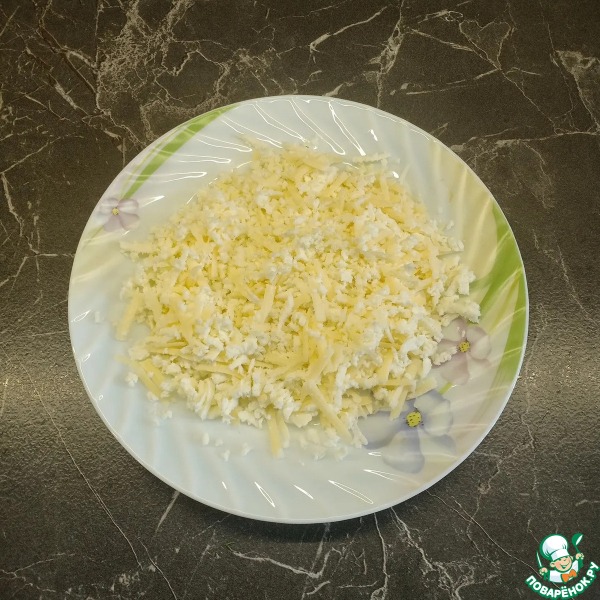 Рулет из лаваша с сайрой и сыром