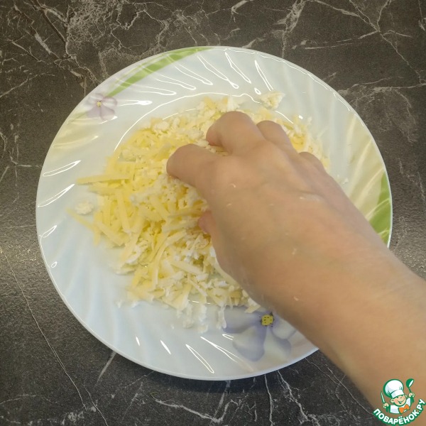 Рулет из лаваша с сайрой и сыром