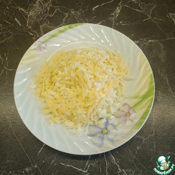 Рулет из лаваша с сайрой и сыром