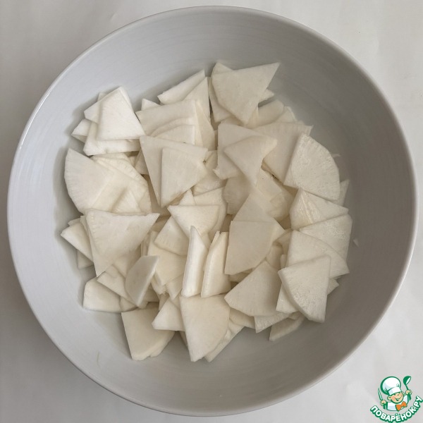 Салат из редьки, редиса и капусты