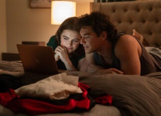 В сети вирусится новый сериал «Вне кампуса»: можно ли его смотреть легально в Украине