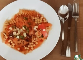 Запеканка из курицы, пасты и нута