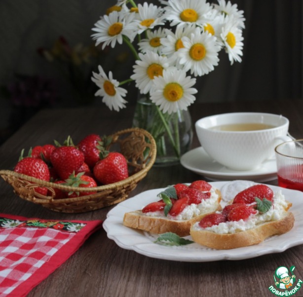 Гренки с клубникой