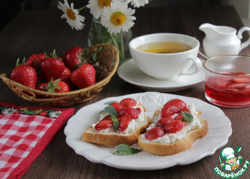 Гренки с клубникой