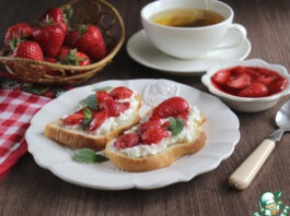 Гренки с клубникой