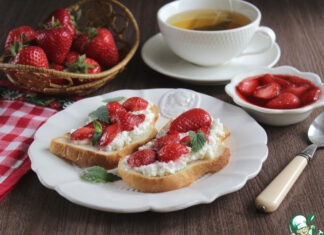 Гренки с клубникой