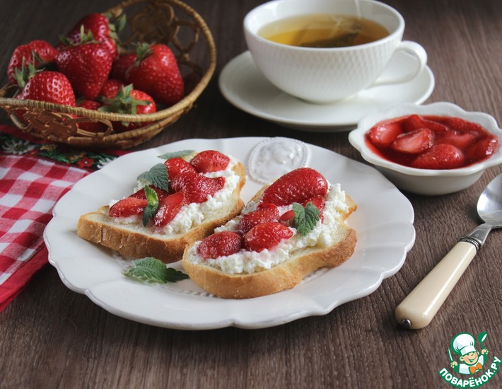 Гренки с клубникой