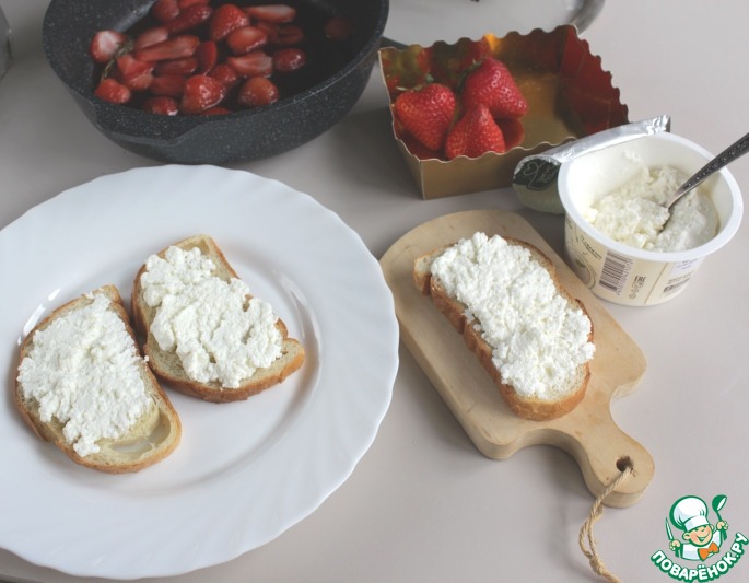 Гренки с клубникой