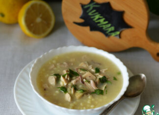 Португальский куриный суп с лимоном и мятой