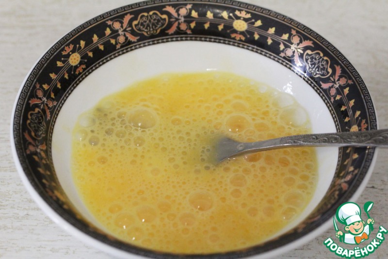 Салат с курицей и яичными блинчиками