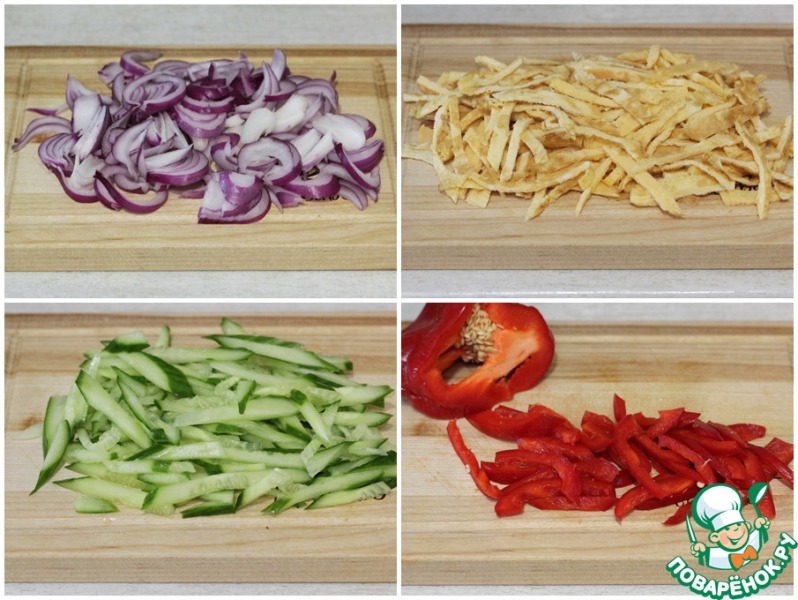 Салат с курицей и яичными блинчиками