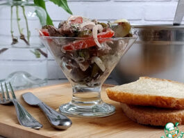 Салат с куриной печенью