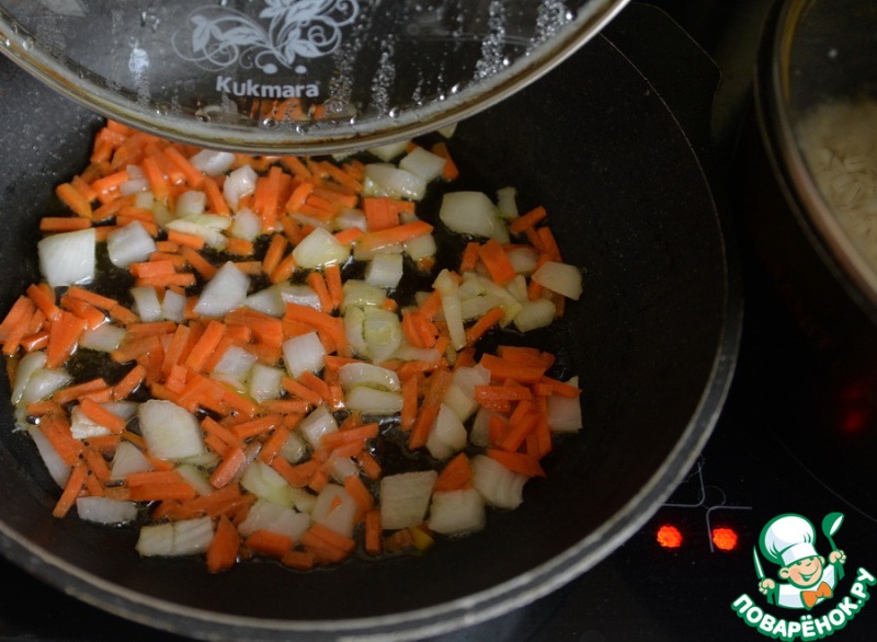 Сковорода с перловкой, фаршем и овощами