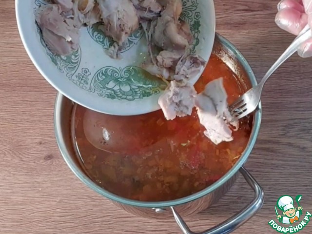 Суп с маринованными огурцами и перловкой