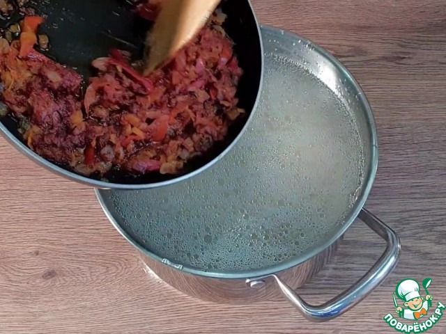 Суп с маринованными огурцами и перловкой