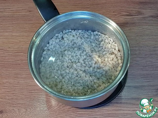 Суп с маринованными огурцами и перловкой