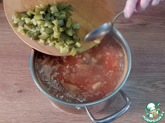 Суп с маринованными огурцами и перловкой