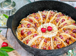 Такос с мясом, черешней и камамбером