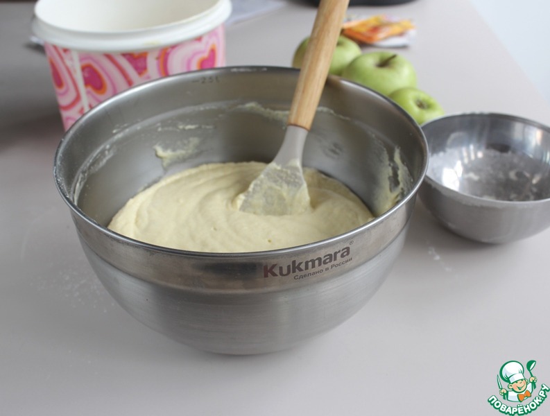 Манник на кефире с яблоками