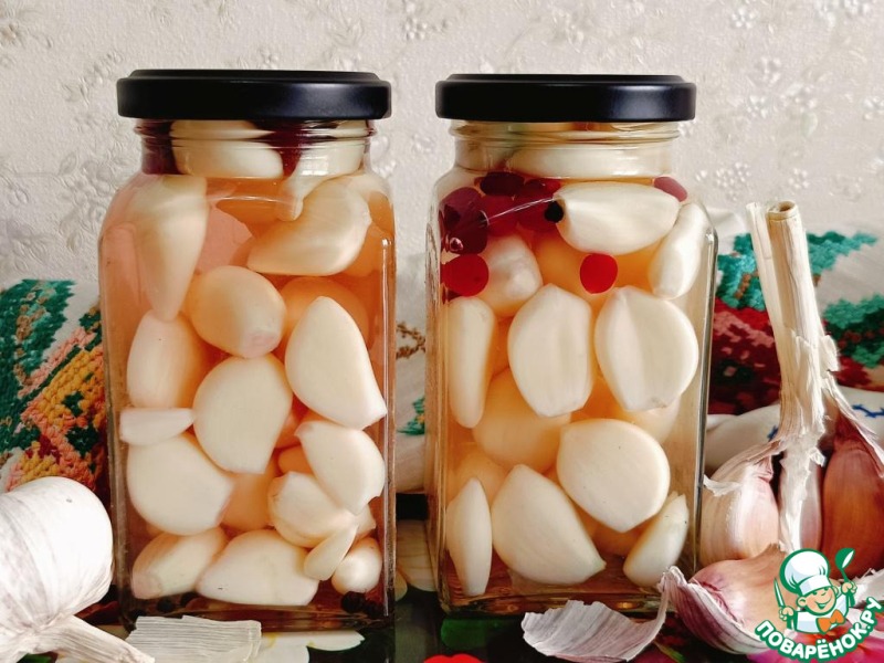 Маринованный чеснок с клюквой