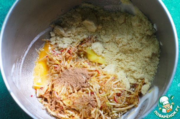Миндально-яблочный пирог без сахара