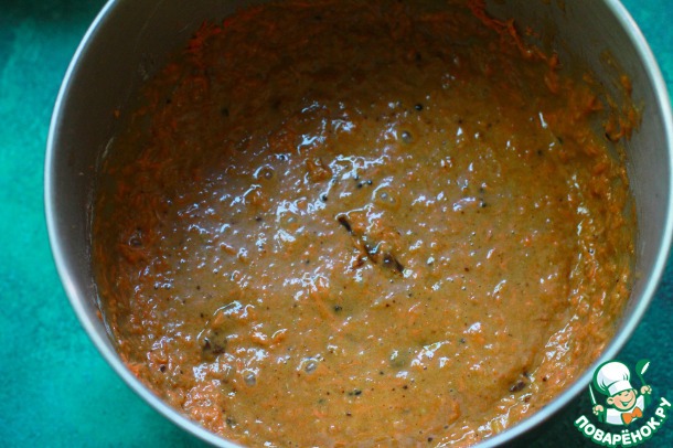 Морковный торт с вишней и карамелью