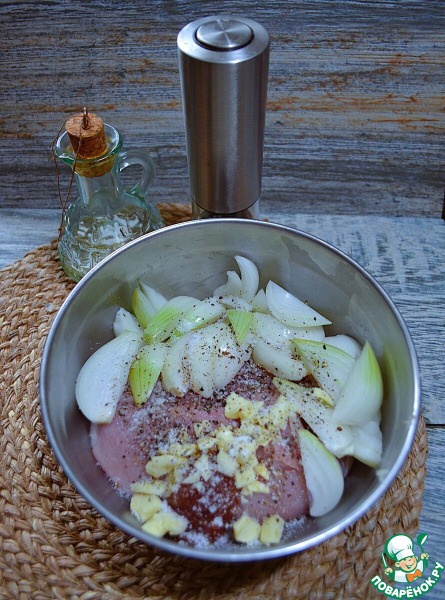 Окорок в луковом соусе