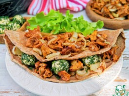 Печёночные блины с лисичками и сыром