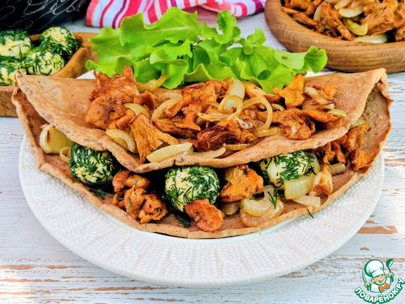 Печёночные блины с лисичками и сыром