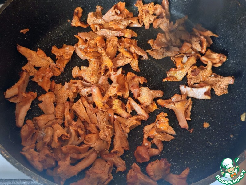 Печёночные блины с лисичками и сыром