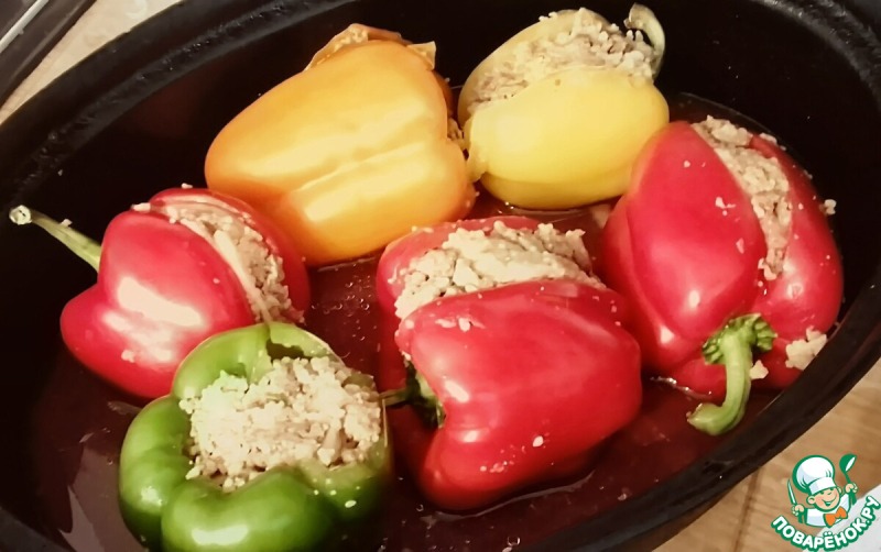 Перцы, начиненные булгуром, бараниной и томатами