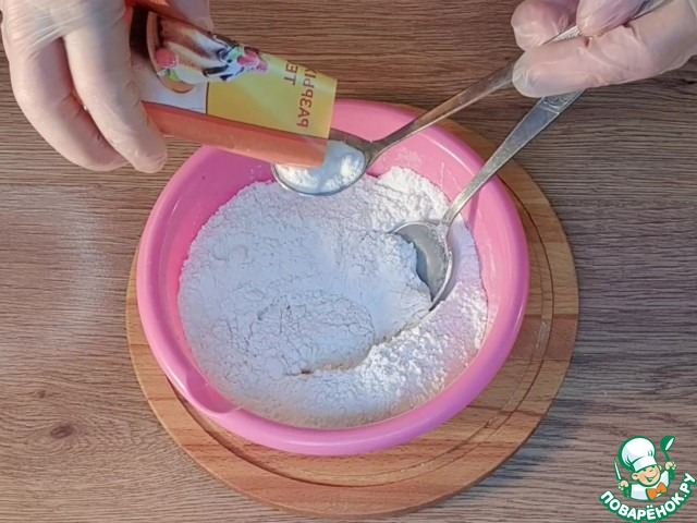 Пирог с творожной начинкой и сливой
