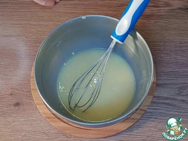 Пирог с творожной начинкой и сливой
