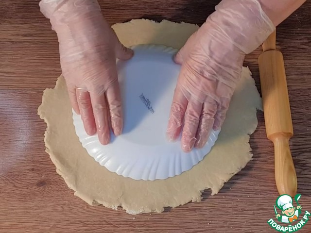 Пирог с творожной начинкой и сливой