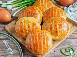 Пирожки с луком, яйцом и фетаксой