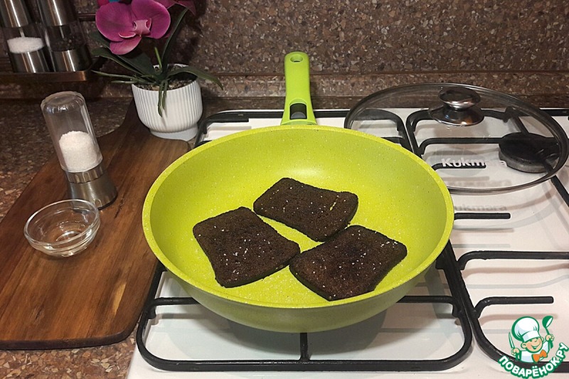 Свекольный крем с бородинскими чипсами