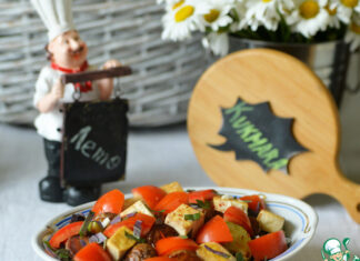 Теплый картофельный салат с овощами и тофу