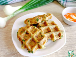 Вафли с тунцом и зеленым луком