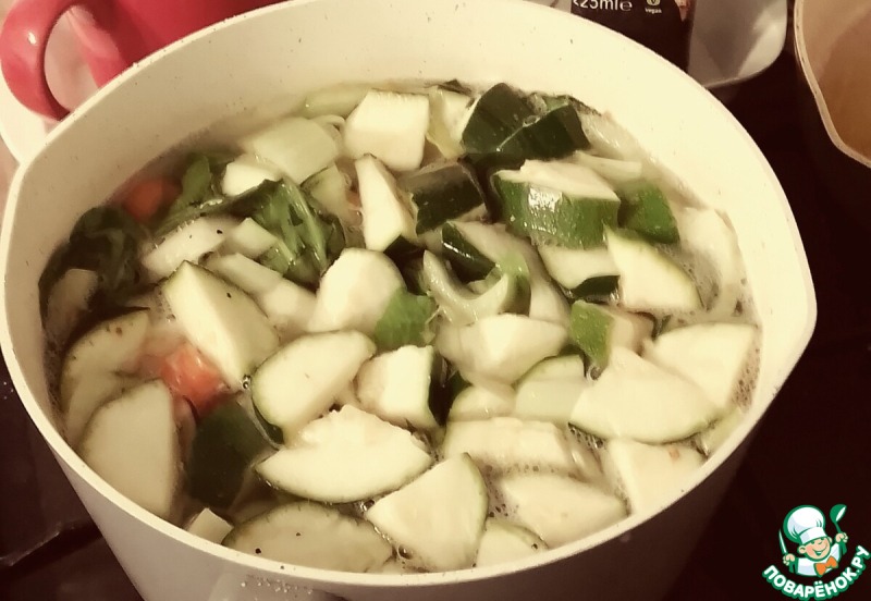 Быстрый куриный суп с овощами, лаймом