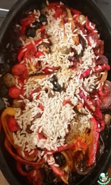 Греческий салат, запечённый с орзо