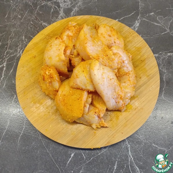 Куриные грудки в сметане с куркумой