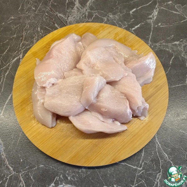 Куриные грудки в сметане с куркумой