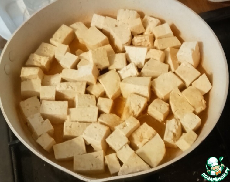 Обжаренные цуккини с тофу и чили