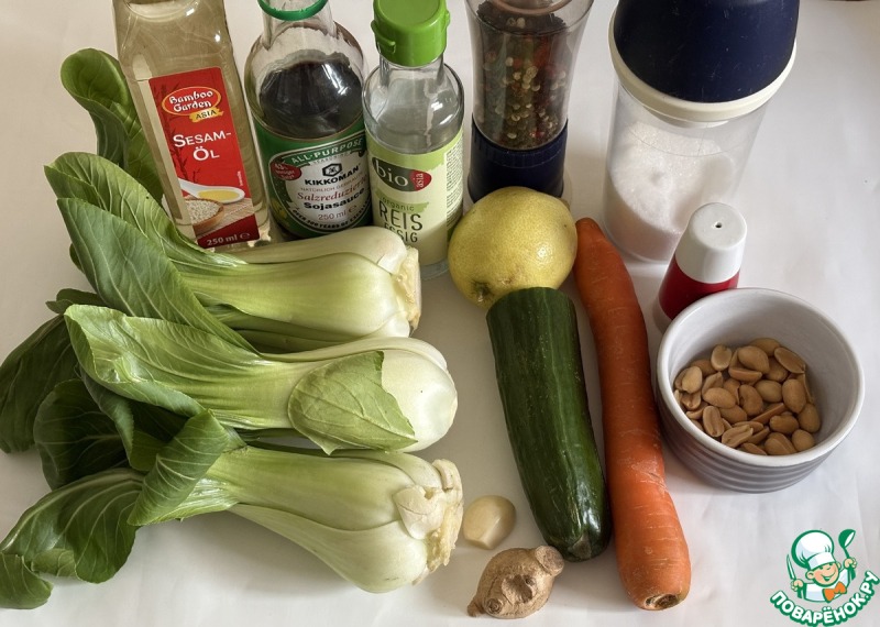 Салат с китайской капустой, морковью и огурцом