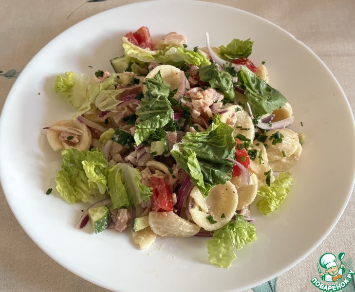 Салат с пастой и курицей "Копчёный"