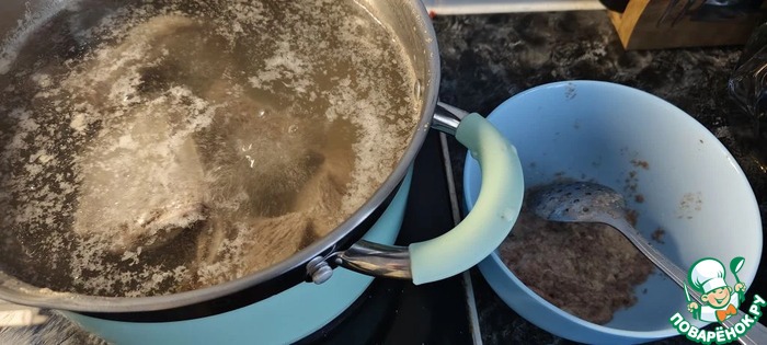 Щи на говяжьем ребре с гречкой