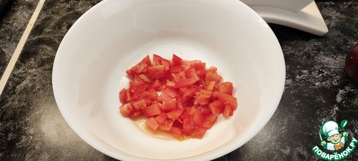 Тёплый салат с тунцом и макаронами